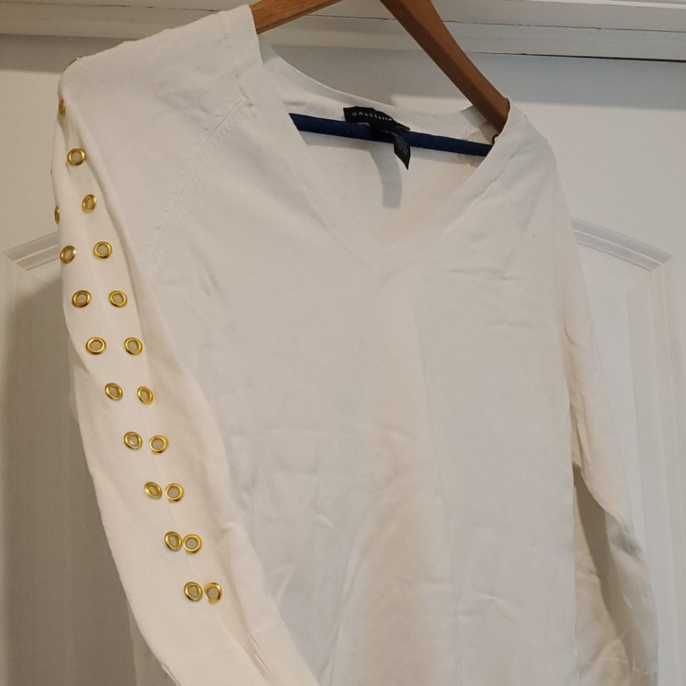 White Vneck sweater